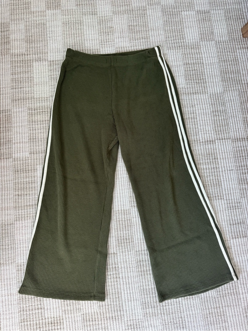 DONNI. Olive Green Wide-Leg Joggers with White Side Stripes
